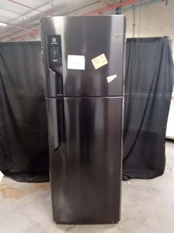 (01) REFRIGERADOR ELECTROLUX FF 480L TF71B BLACK INOX 127V