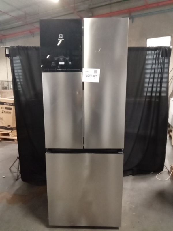 (01) REFRIGERADOR ELECTROLUX 480L IM7S 127V INOX