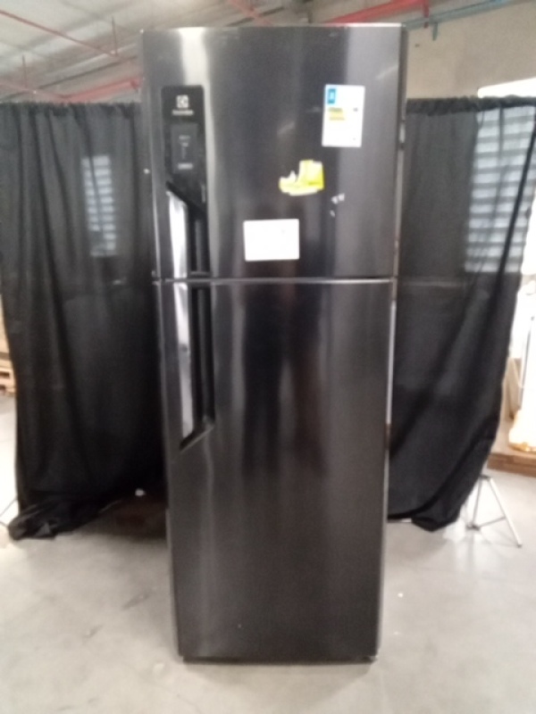 (01) REFRIGERADOR ELECTROLUX FF 480L TF71B BLACK INOX 220V