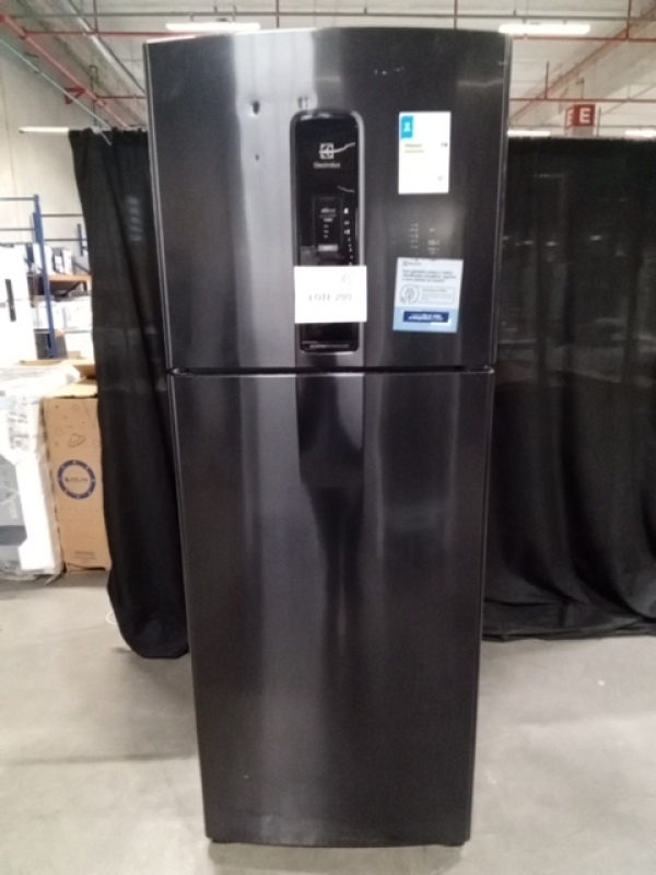 (01) REF FF 480L ELECTROLUX IT70B BLACK INOX BIVOLT