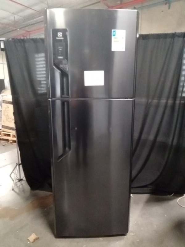 (01) REF FF 480L ELECTROLUX TF71B BLACK INOX 220V