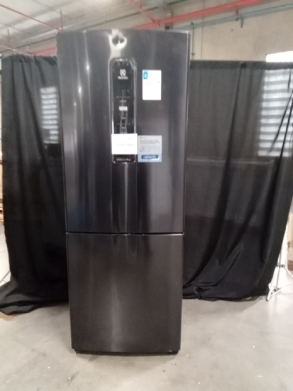 (01) REFRIGERADOR ELECTROLUX IB7B INVERSE 490L 110V BLACK INOX