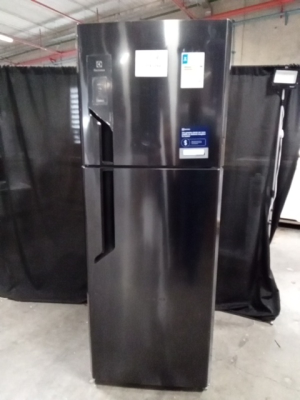 (01) REFRIGERADOR FROST FREE ELECTROLUX FF480L TF71B BLACK INOX 127V