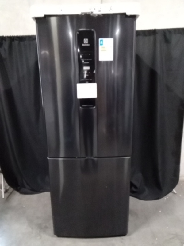 (01) REFRIGERADOR ELECTROLUX 490L INVERSE IB7B 220V COR INOX BLACK