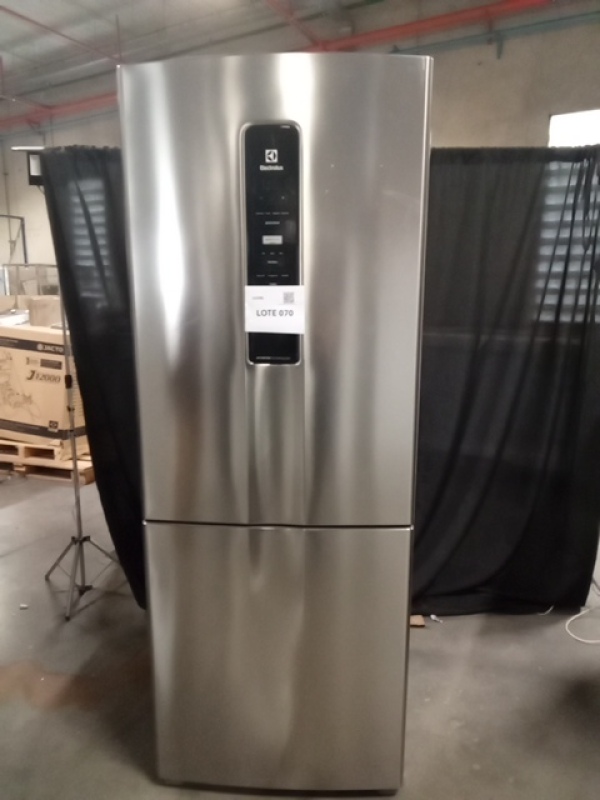 (01) REFRIGERADOR ELECTROLUX FF490L INVERSE IB7S 220V INOX